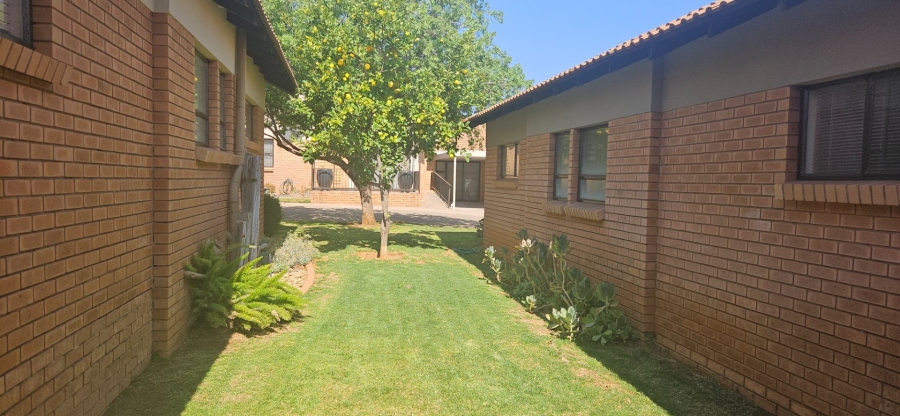 2 Bedroom Property for Sale in Langenhovenpark Free State